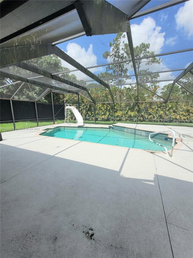 Foto del edificio - 7881 Coconut Blvd