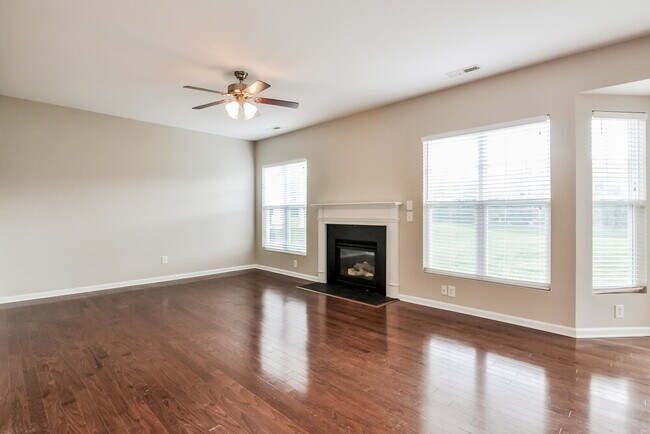 Foto del edificio - 3215 Whispernut Ln