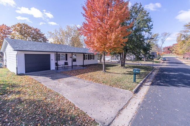 Building Photo - 210 W El Cortez Dr