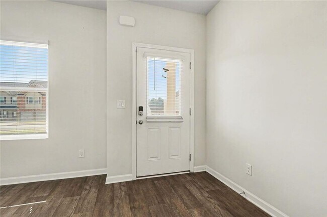 Foto del edificio - 318 Sandy Creek Dr