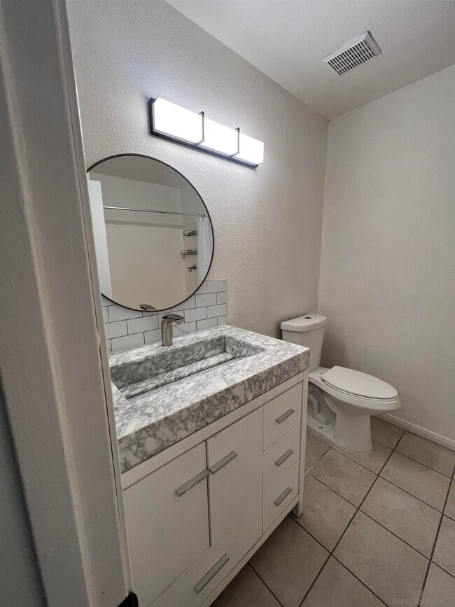 Building Photo - 390 Roundtree Glen