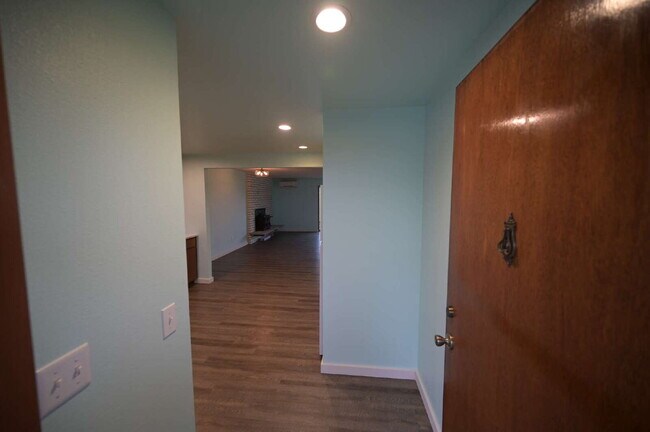 Foto del edificio - 1 bed 1 bath condo in 55+ community: ALL Utilities included!