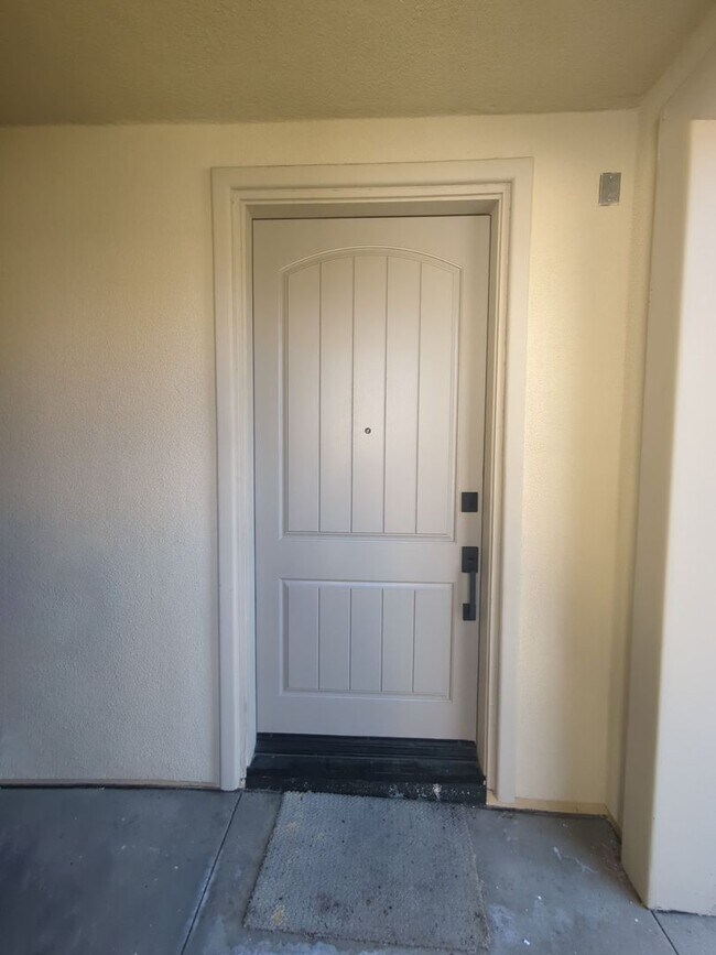 Foto del edificio - Luxury 5-Bedroom Whittier Home with Solar, Open Floor Plan & Entertainer’s Backyard