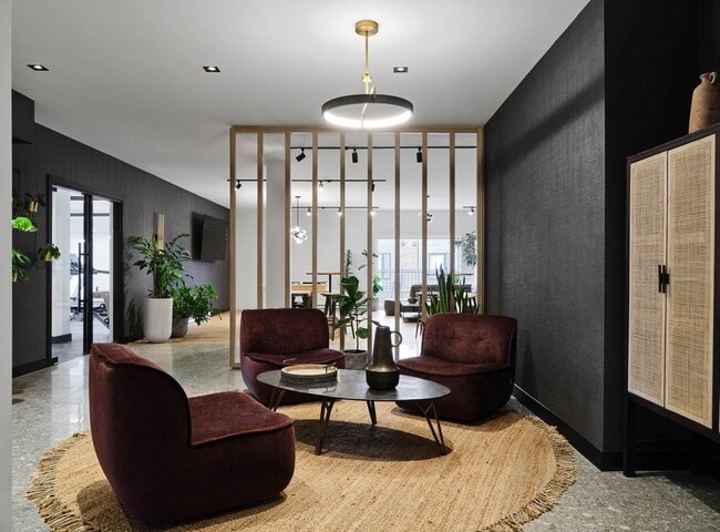 Building Photo - Champlain Village Urbain