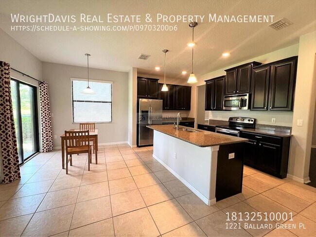 Foto del edificio - 1221 Ballard Green Pl