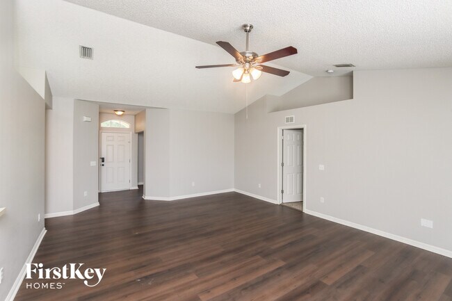 Building Photo - 826 Tedder Rd SE