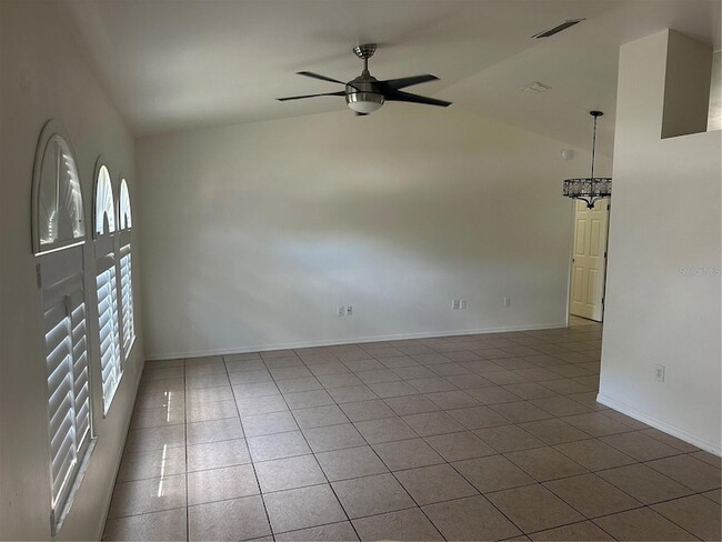 Building Photo - 579 Lagorce Terrace