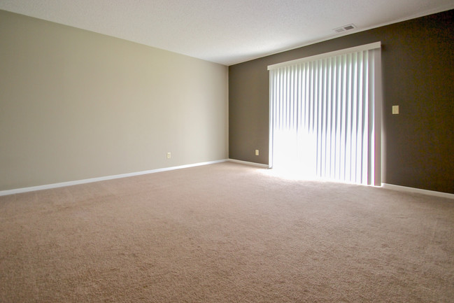 Living room - Oak Creek Apartments