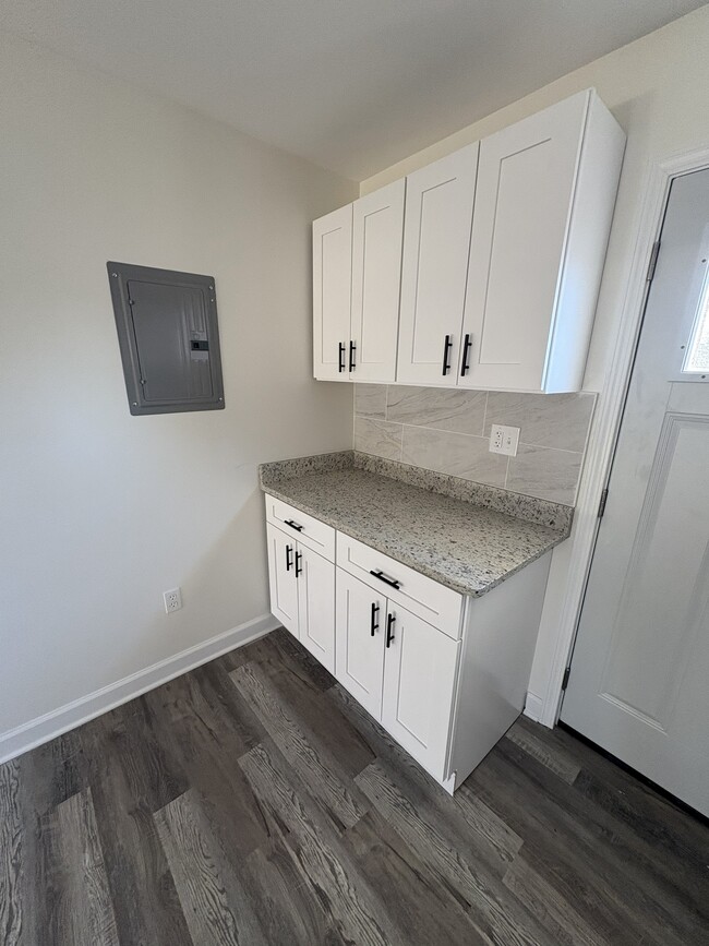 Building Photo - 1849 Central Dr