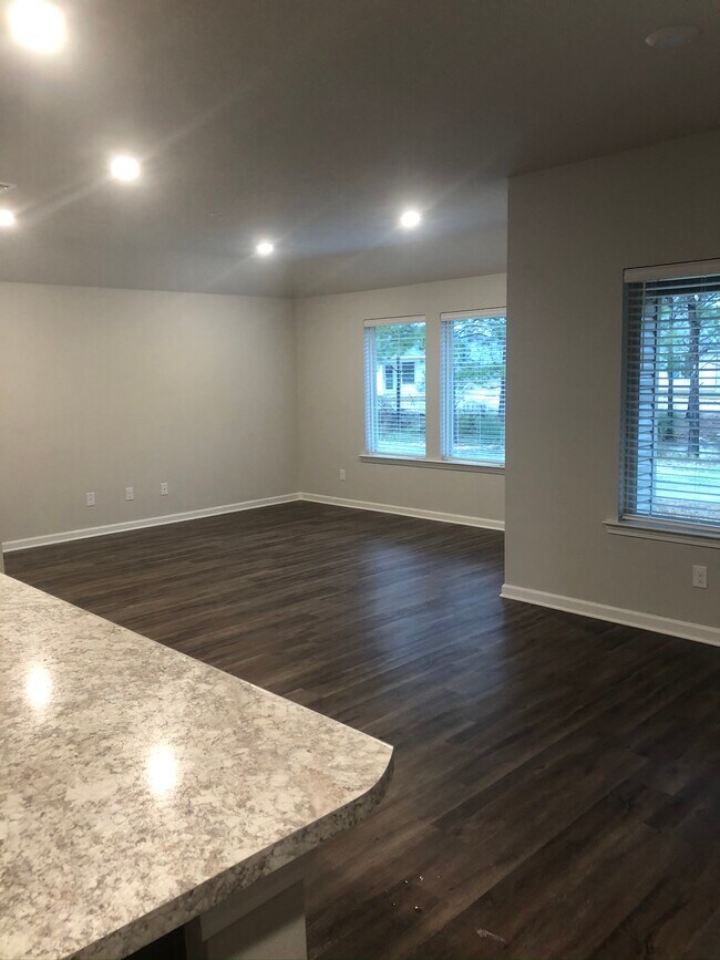 Foto del edificio - 23172 Rosa Blvd