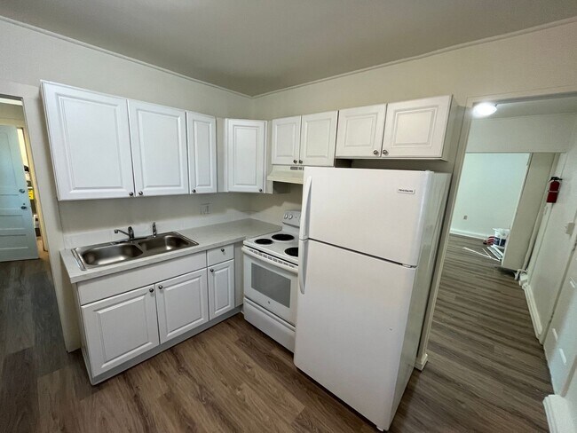 Foto del edificio - Lower Level Updated 1 Bedroom 1 Bathroom U...