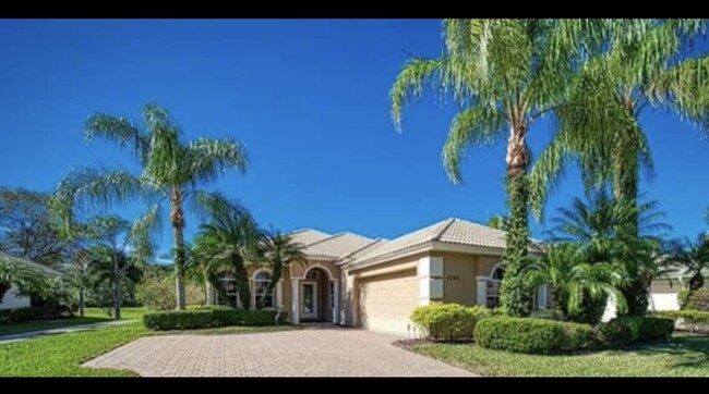 Building Photo - 4544 NW Red Maple Dr