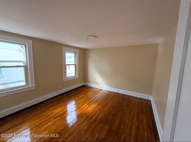 Building Photo - 128 S Main St