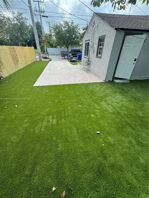 Foto principal - 790 NW 63rd St