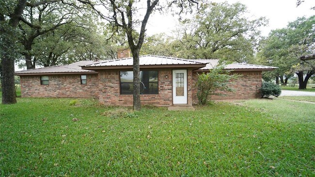 Building Photo - 2100 Soda Springs Rd