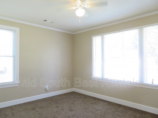 Building Photo - 2461 Kimball Ave