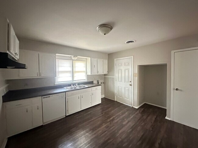 Foto del edificio - 1429 Whitten Rd