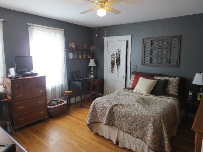 Building Photo - Brighton Center 2 bed available April 1st