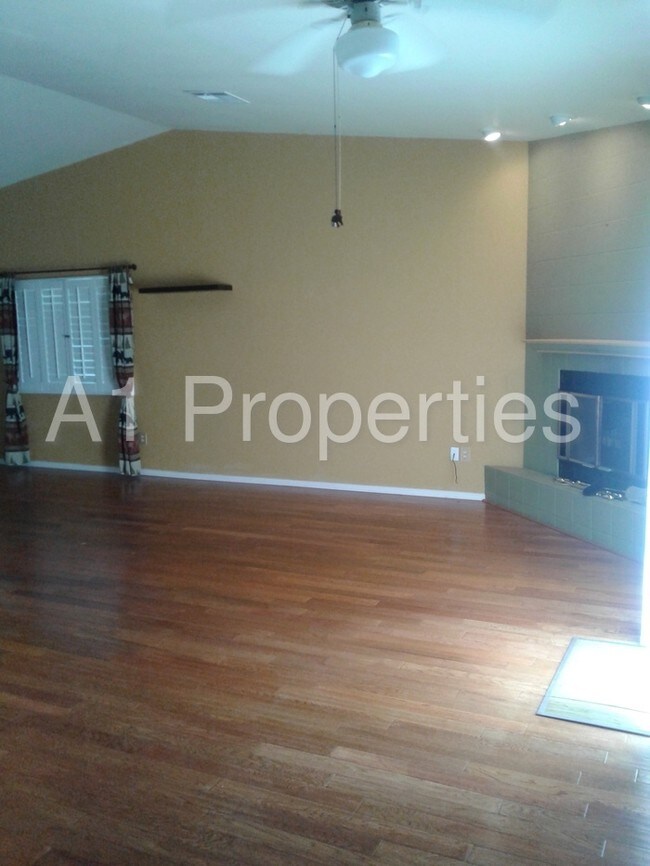 Building Photo - 4952 W Summit Cir