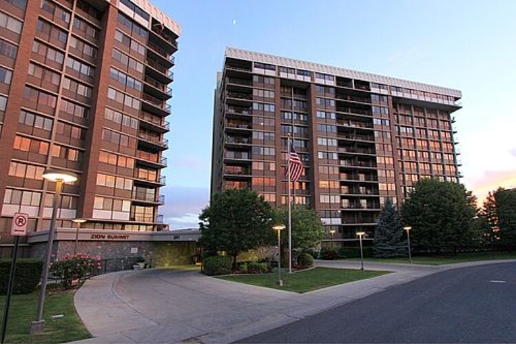 Primary Photo - 241 N Vine St