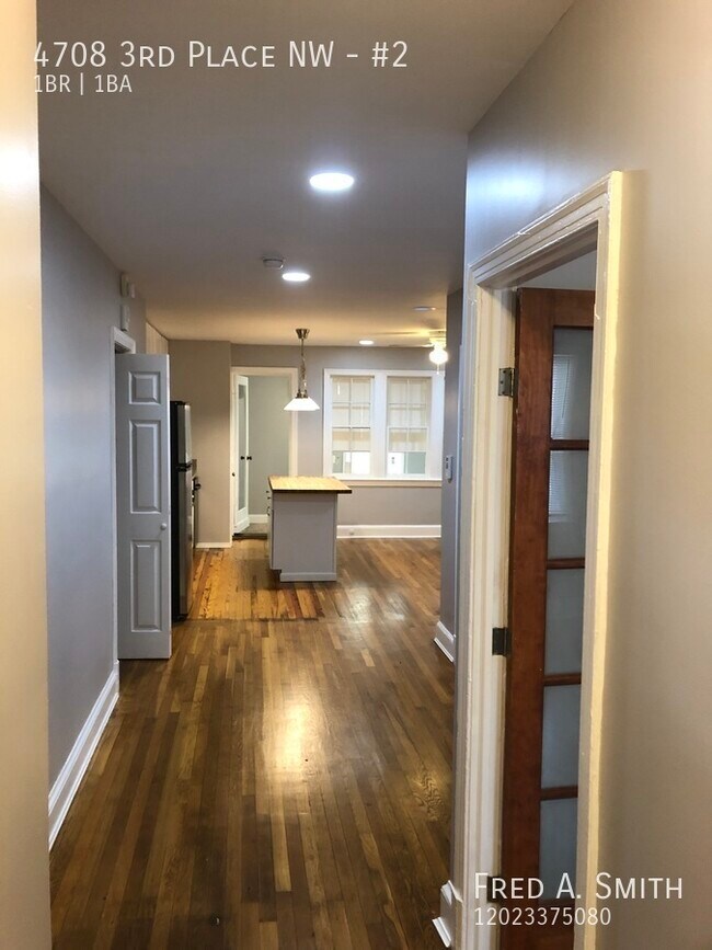 Building Photo - Updated 1 Bed + Den in Petworth