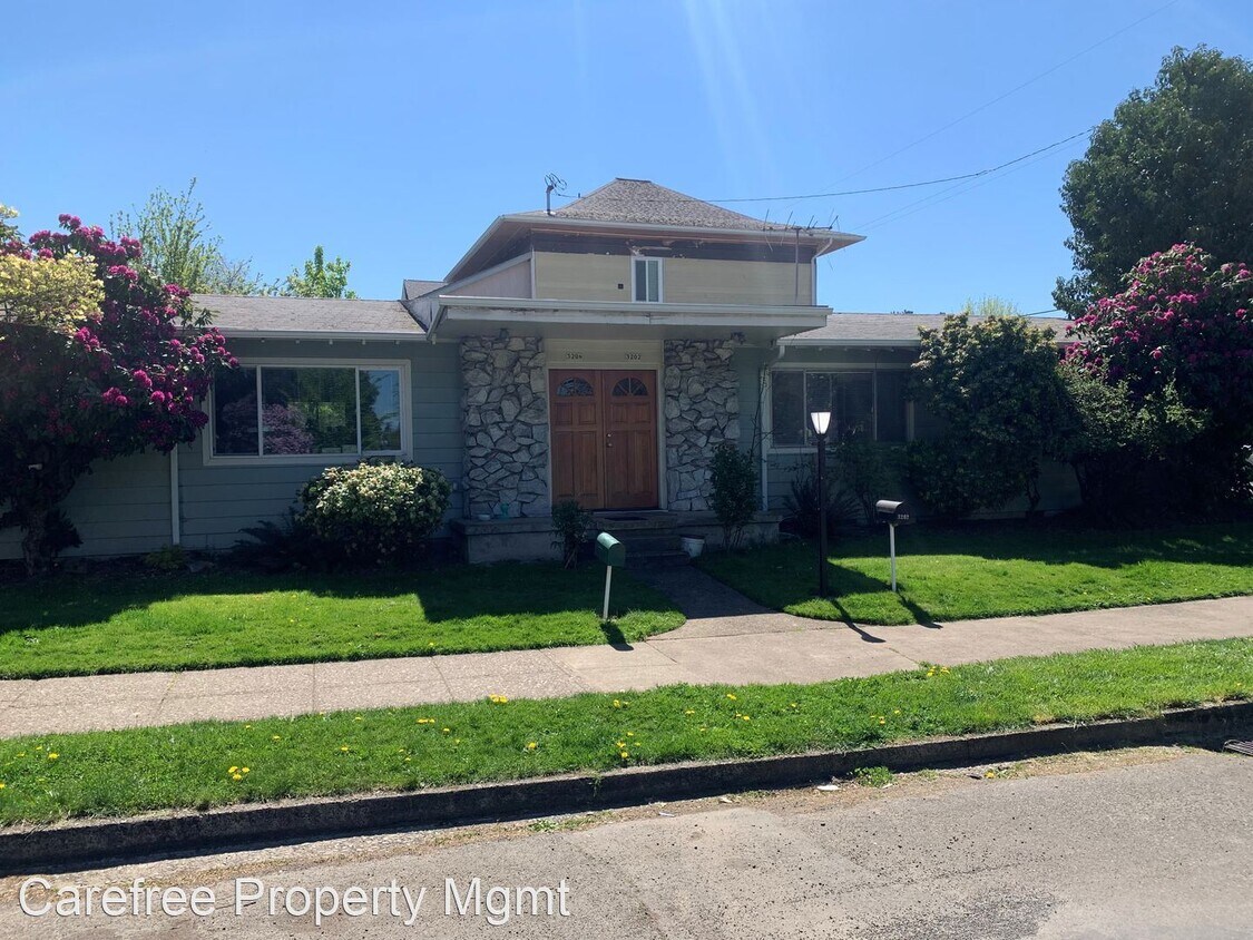 Foto principal - 2 br, 1 bath House - 3202 SE Francis Street