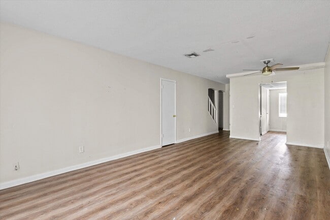 Building Photo - 2325 W Pensacola St