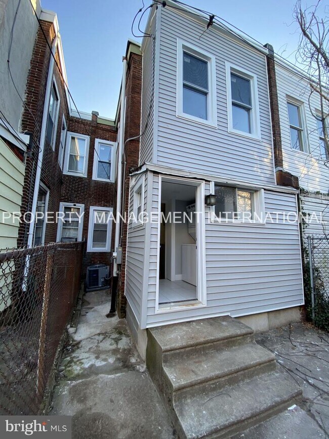 Building Photo - 5257 Addison St