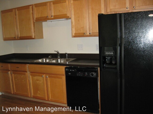 Building Photo - 3 br, 2.5 bath House - 23 Melborne Pl