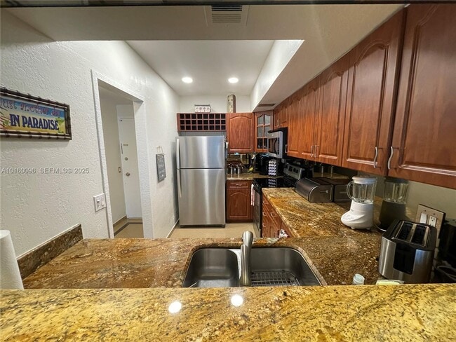 Building Photo - 3505 S Ocean Dr