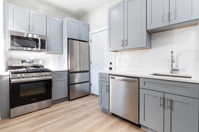 Building Photo - 441 W Belden Ave