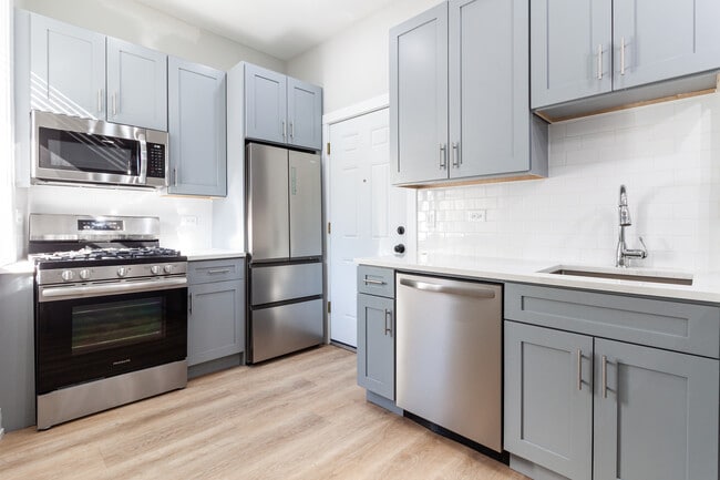 Building Photo - 441 W Belden Ave