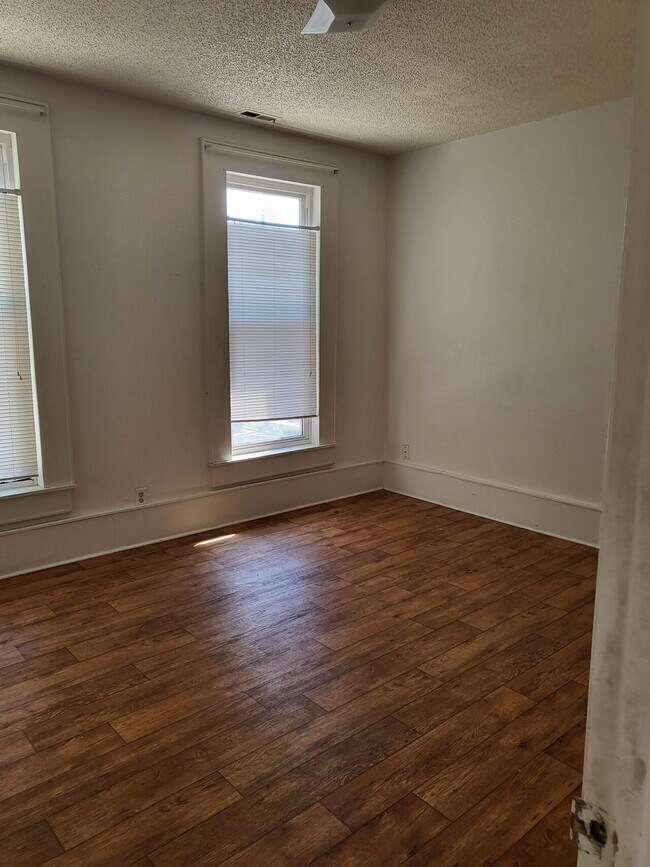 Building Photo - 1605 White Street