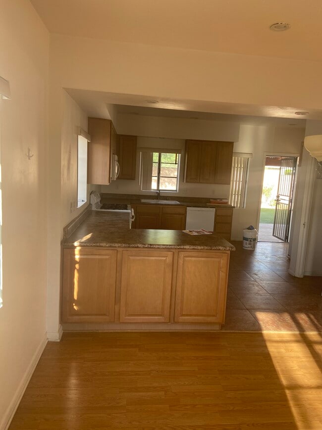 Building Photo - 428 N Treat Ave