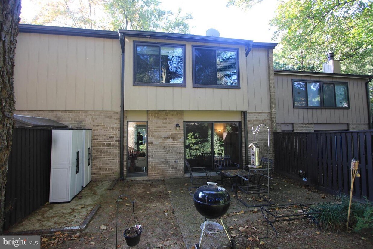 Primary Photo - 1729 Ivy Oak Square