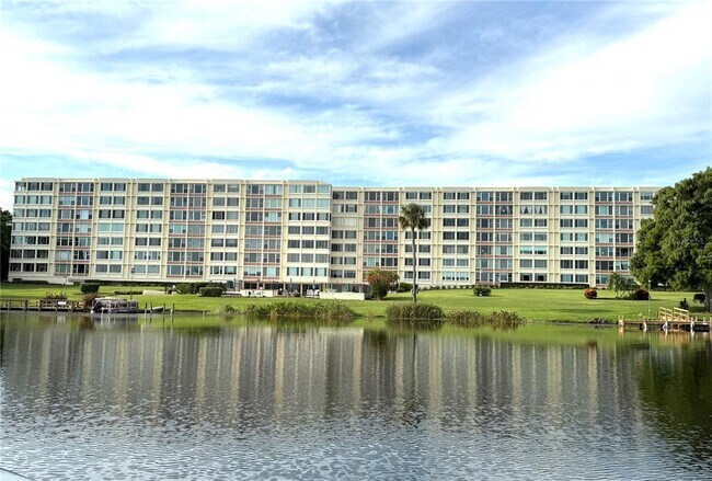 Foto del edificio - 700 Mirror Terrace NW