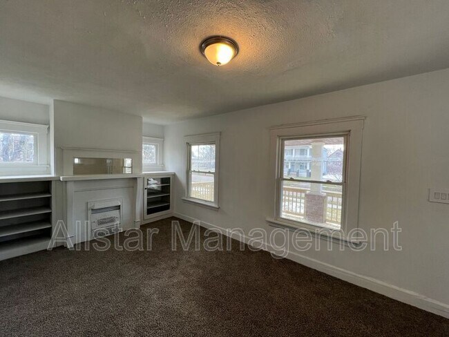 Foto del edificio - 3467 E 125th St