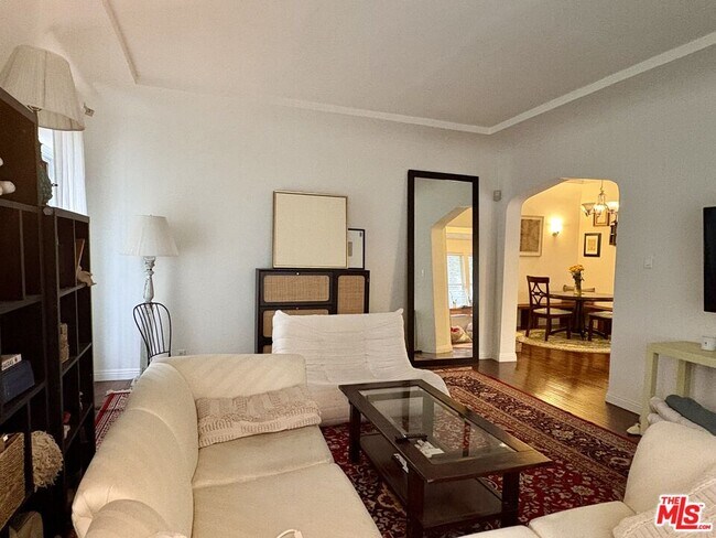 Foto del edificio - 429 N Sierra Bonita Ave