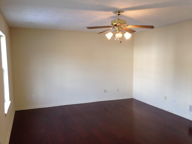 Building Photo - 312 Turfway Dr