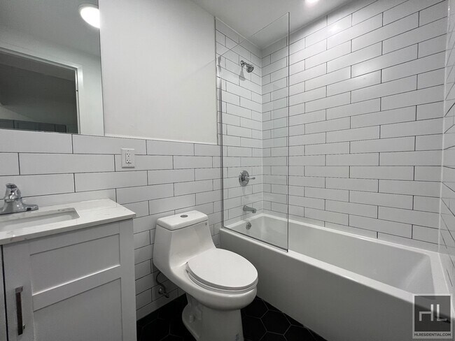 Foto del edificio - BAINBRIDGE AVENUE