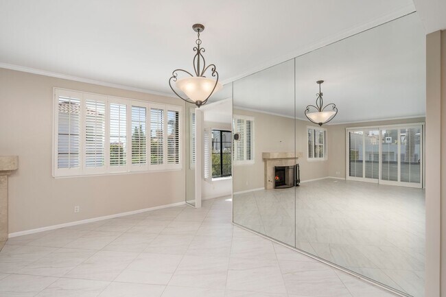 Building Photo - 5100 Via Dolce