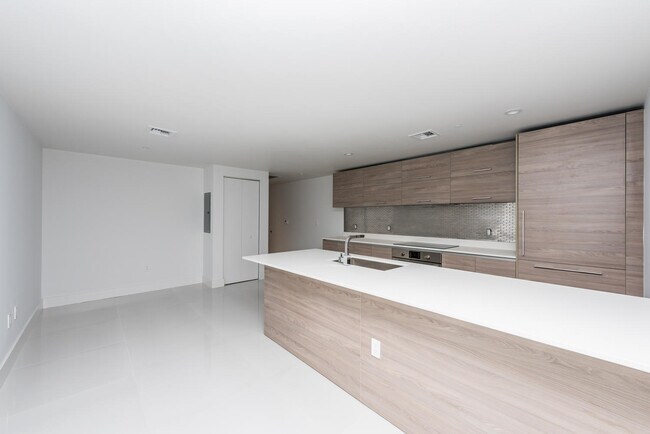 Building Photo - 1300 S Miami Ave