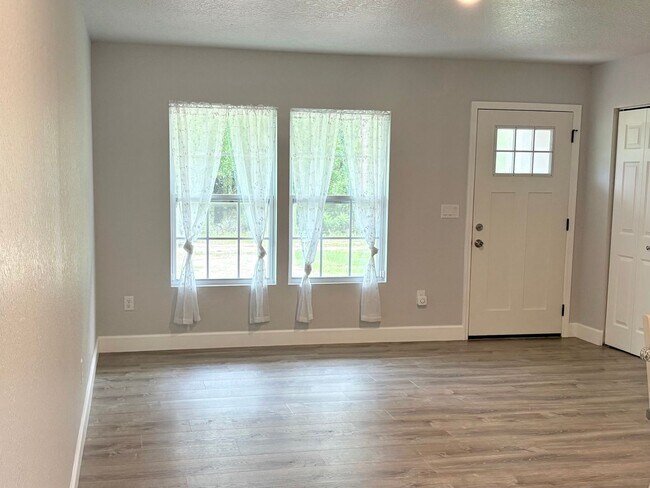 Building Photo - 9850 NE 69th Pl