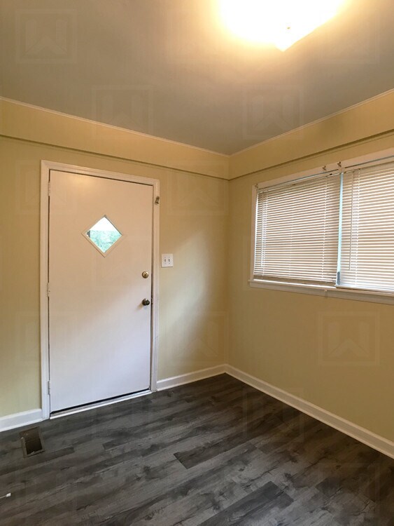 Building Photo - Charming 1930's 3-Bedroom Cottage in Mulga...