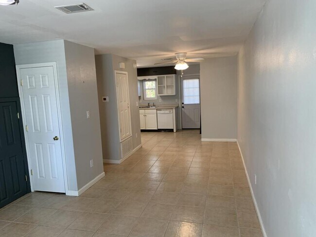 Foto del edificio - 2774 Bay St