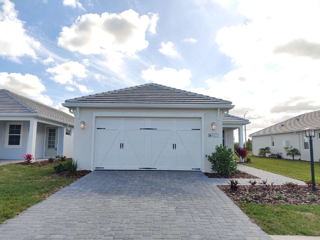 Photo - 8173 Sternway Rd Sarasota, FL