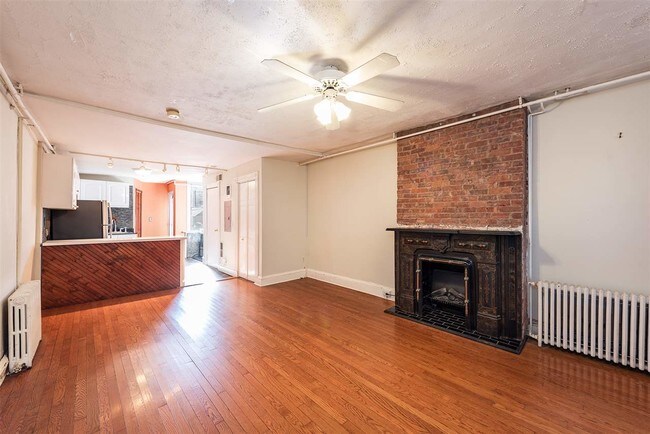Building Photo - 366 8th St