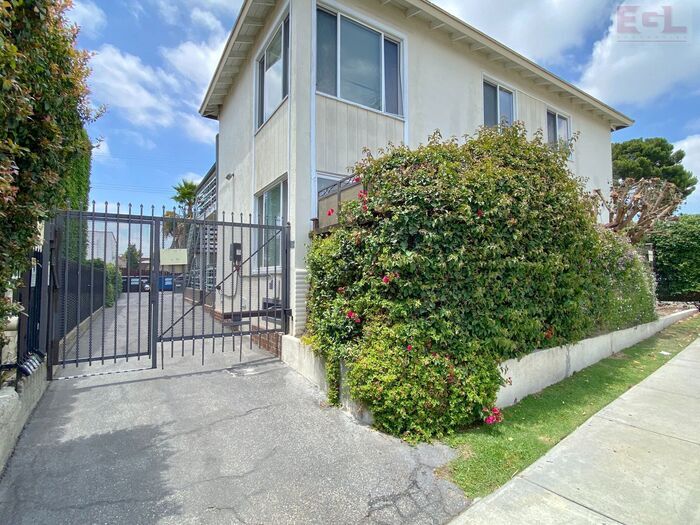 Primary Photo - 1287 S Cochran Ave