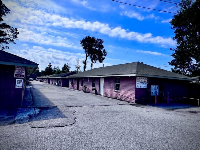 Building Photo - 1825 W Little York Rd