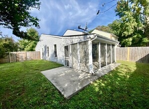 Building Photo - 702 Brook Meadow Ct